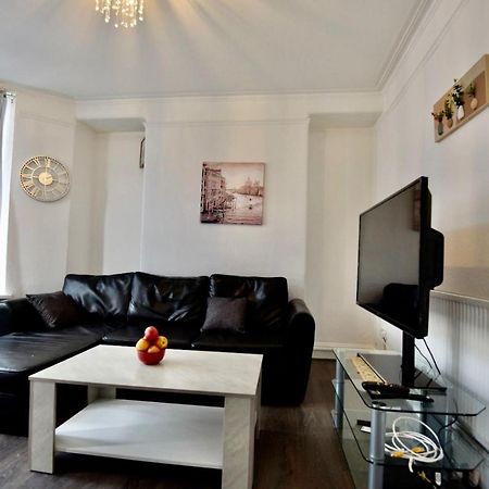 Come On In Villa Pontypridd Luaran gambar