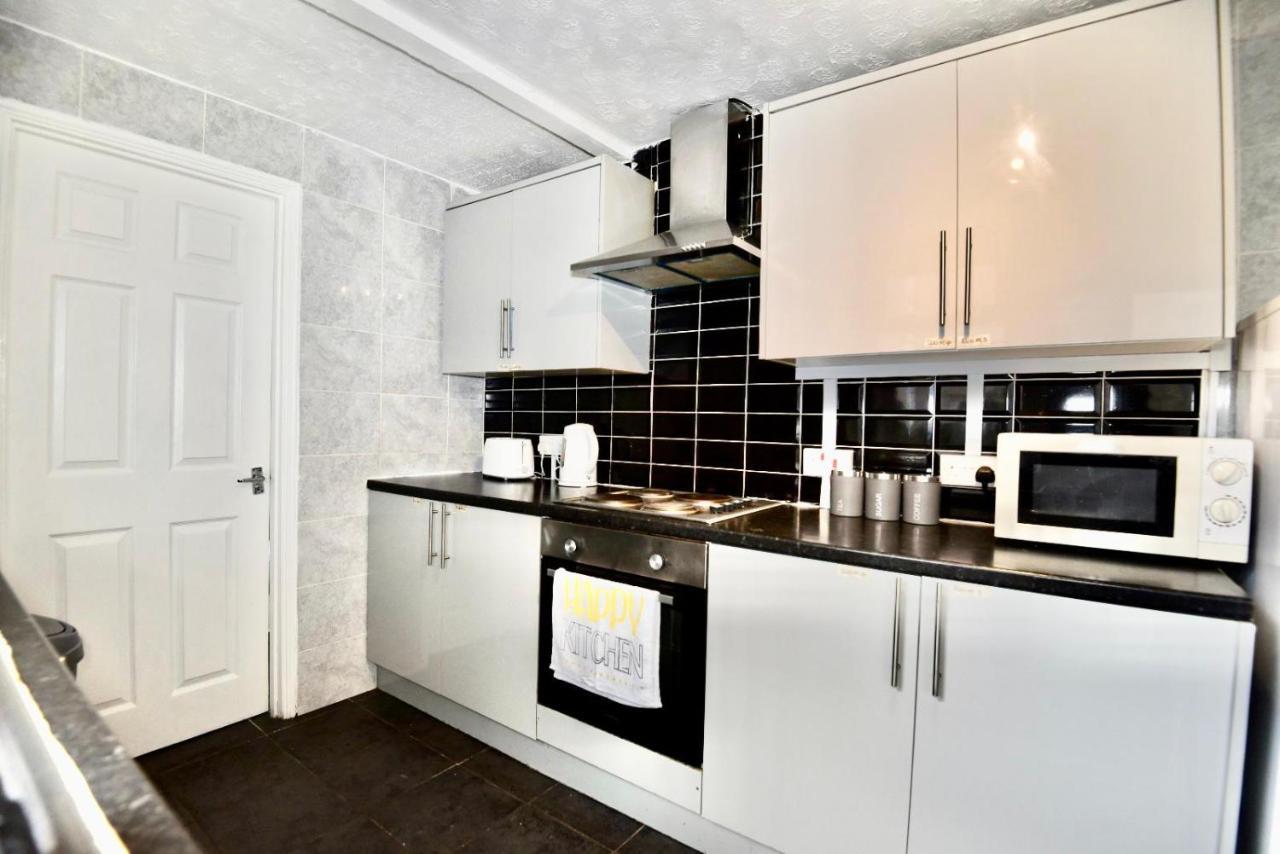 Come On In Villa Pontypridd Luaran gambar