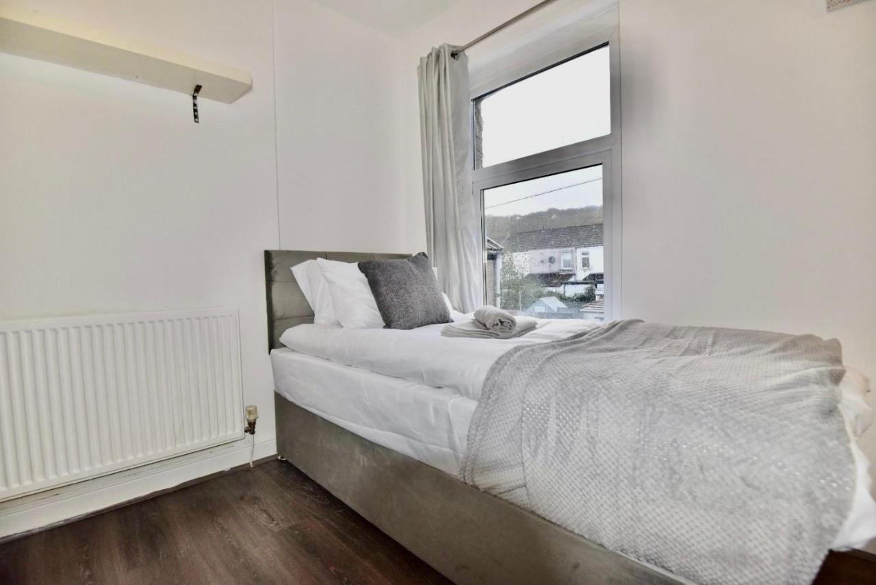 Come On In Villa Pontypridd Luaran gambar